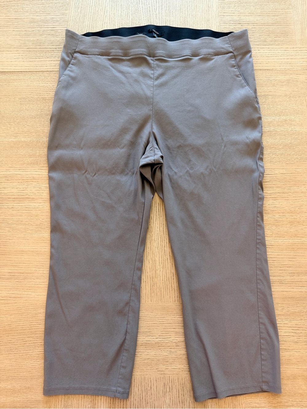 Simply Vera Vera Wang Capri Pants – Size 1X – Gray